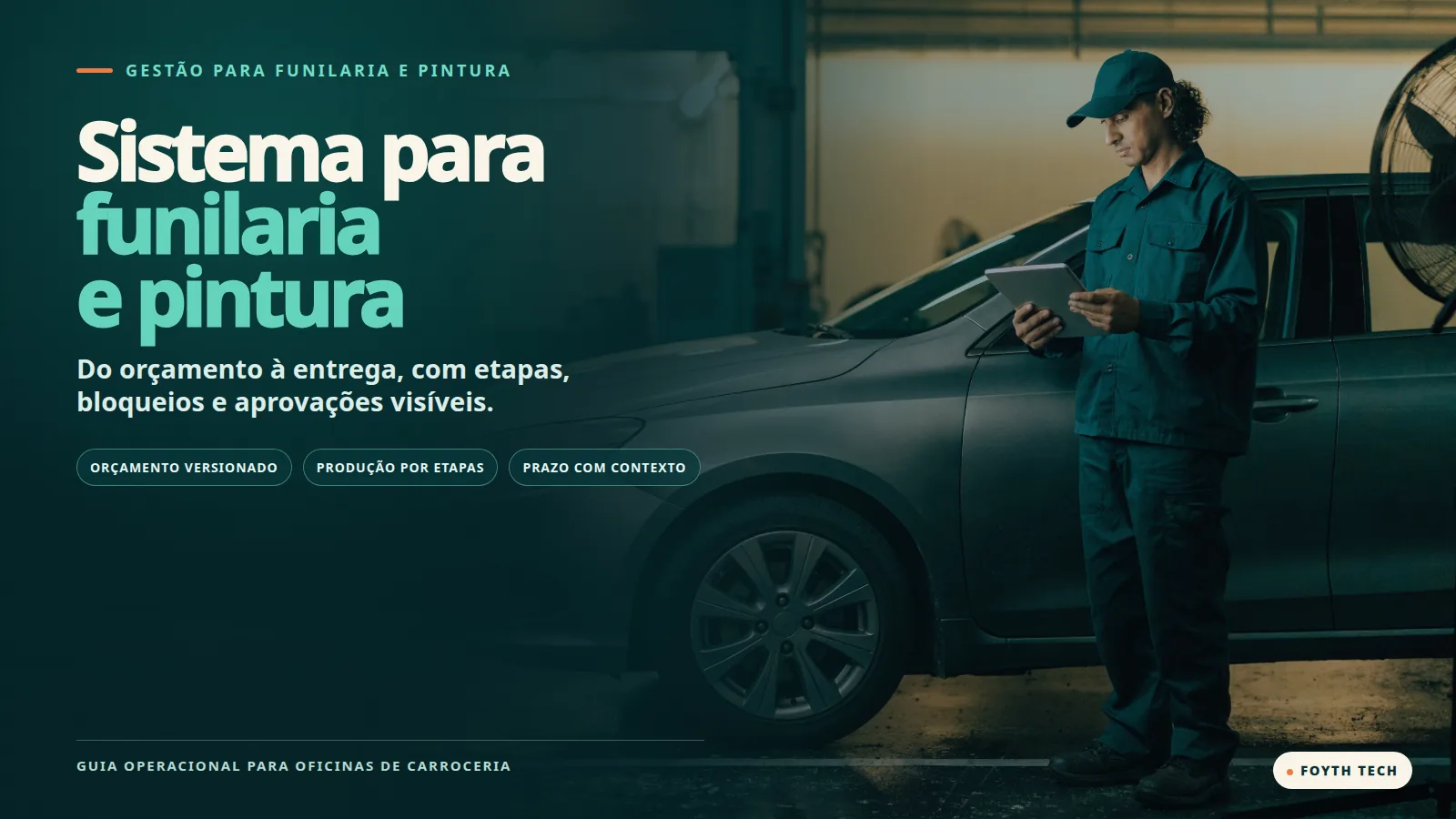 Profissional de funilaria consulta no tablet as etapas de reparo de um veículo em preparação para pintura